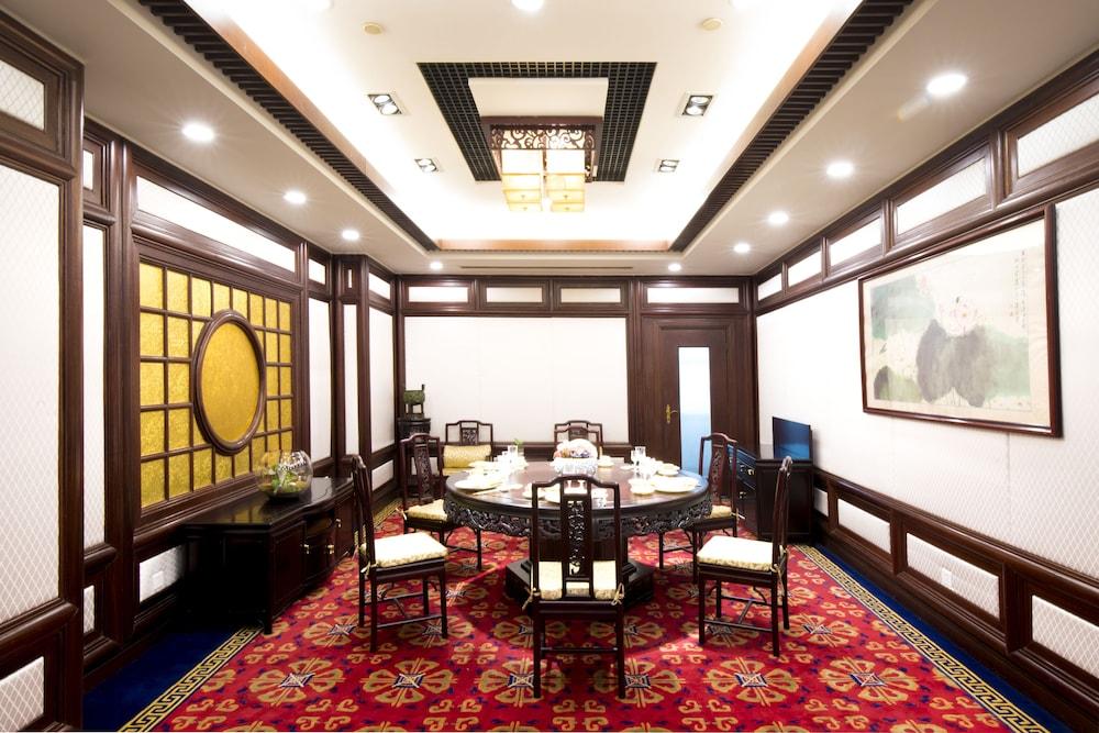Jin Jiang Pine City Hotel Shanghai Exterior photo