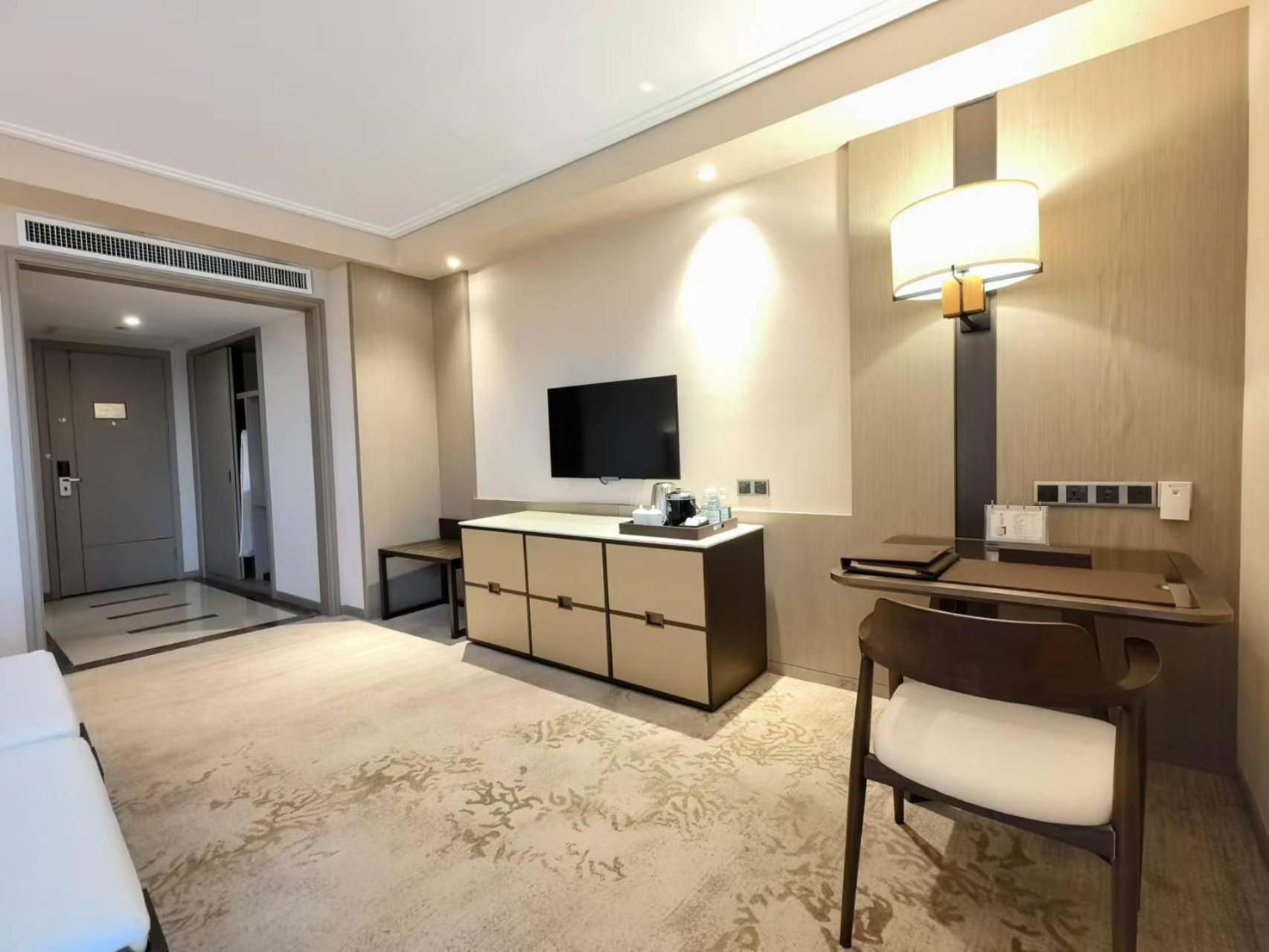 Jin Jiang Pine City Hotel Shanghai Exterior photo