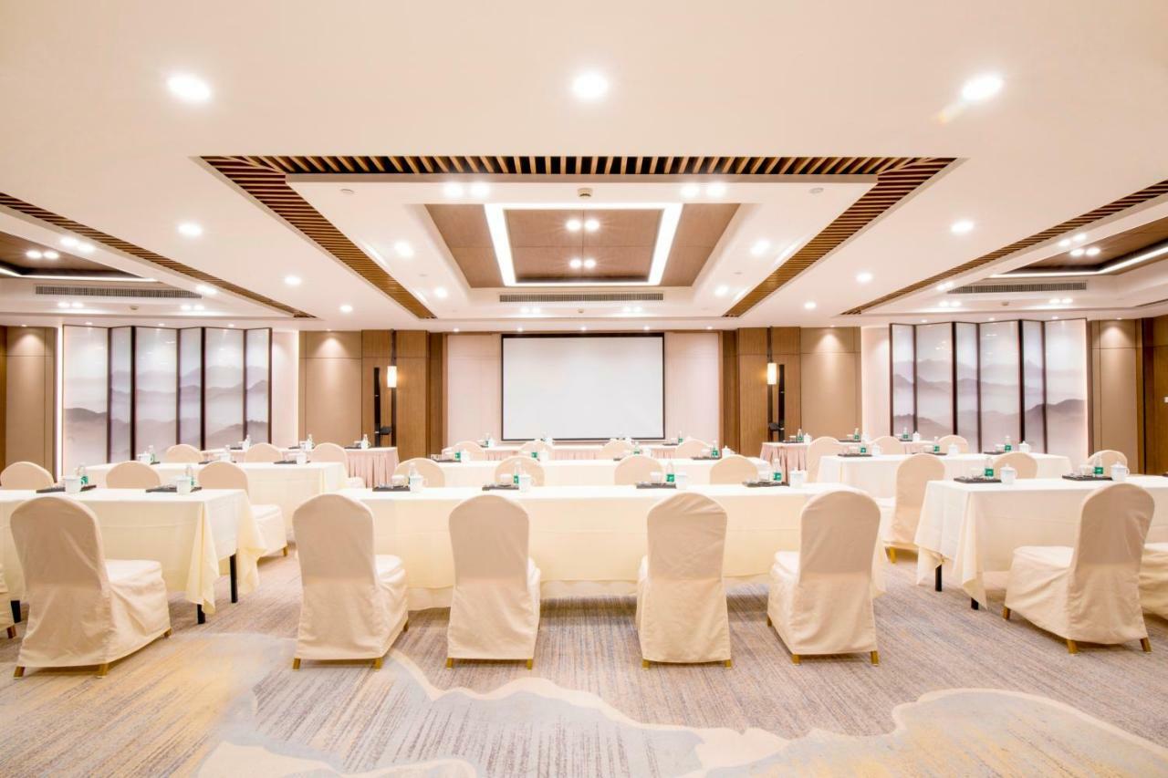 Jin Jiang Pine City Hotel Shanghai Exterior photo